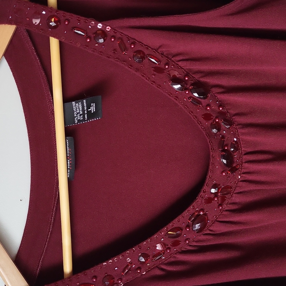 New York & Co Burgundy Beaded Tank Top Size L - Picture 2 of 3